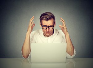 Wenn eine E-Mail im GMX Postfach scheinbar unauffindbar ist, kann das verschiedene Ursachen haben.
